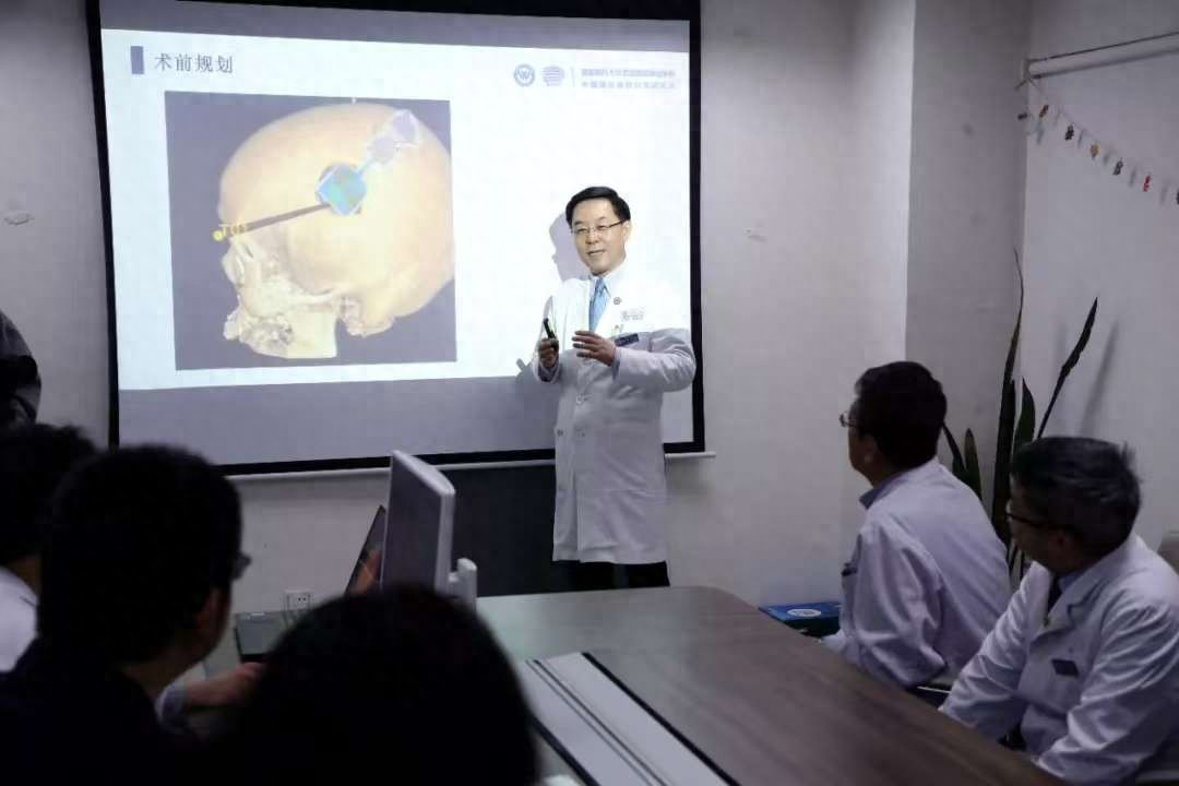 全球首例無(wú)線植入式中文語(yǔ)言腦機(jī)接口,成功幫助因漸凍癥導(dǎo)致失語(yǔ)的患者重建交流能力 全球首例無(wú)線植入式中文語(yǔ)言腦機(jī)接口,成功幫助因漸凍癥導(dǎo)致失語(yǔ)的患者重建交流能力